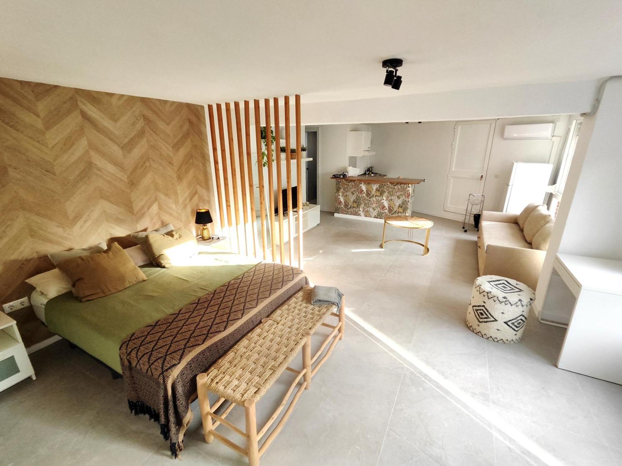 Estudio En Malaga Luaran gambar