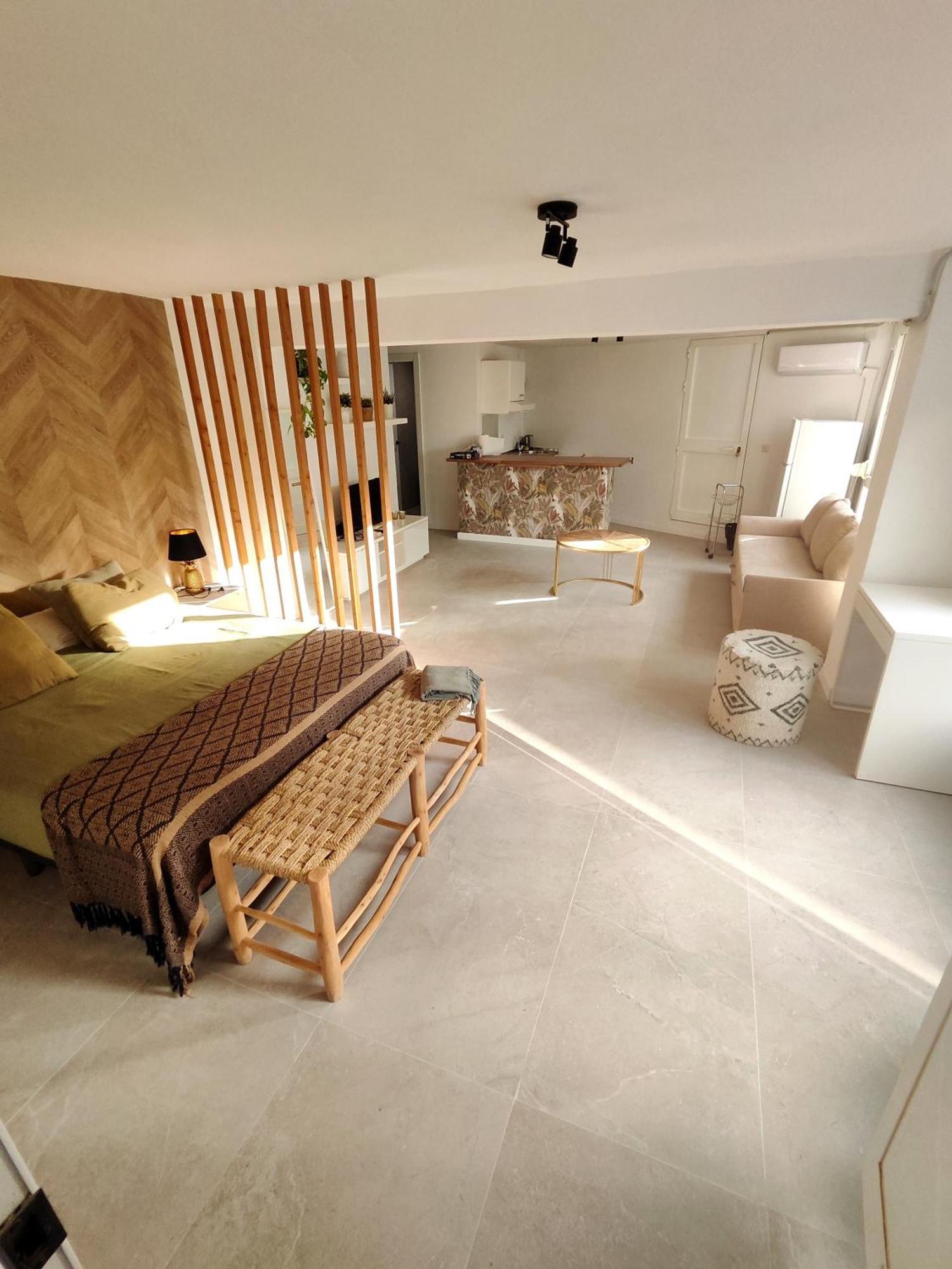 Estudio En Malaga Luaran gambar